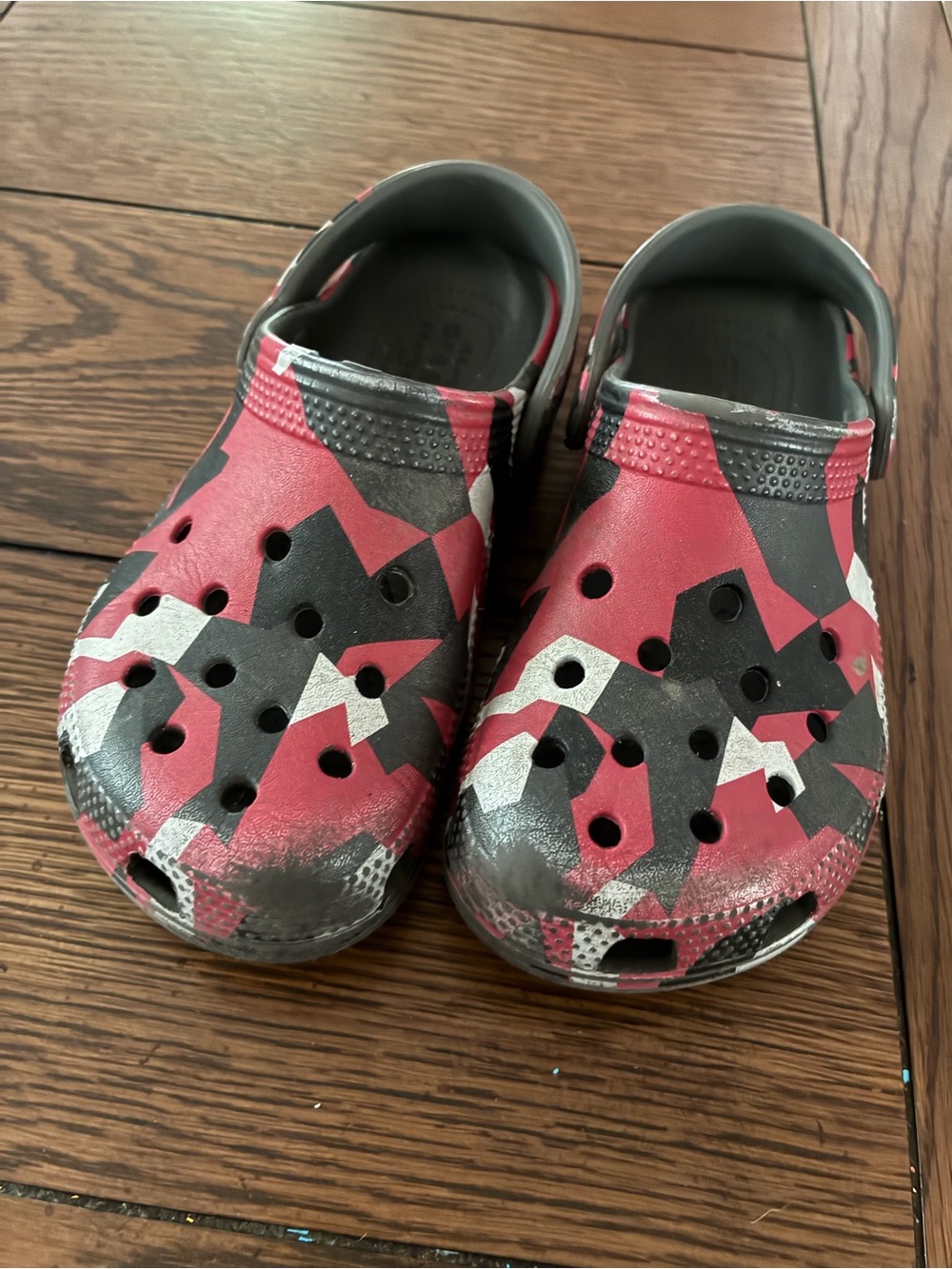 CROCS Kids Water Shoes in Red, Black & White Camo Print